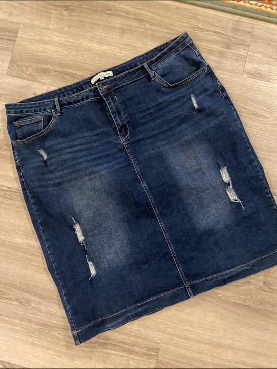 The Main Street Exchange Dresses & Skirts - Main Street Exchange SZ 20 Dark Blue Distressed Denim Pencil Skirt